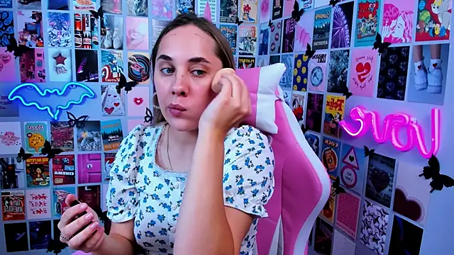 MiaMilas online show from September 8, 2025, 5:23 pm