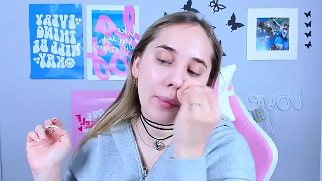 MiaMilas online show from January 6, 2025, 4:36 am