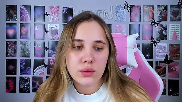 MiaMilas online show from February 10, 2025, 4:14 pm