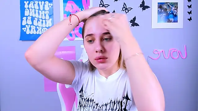 MiaMilas online show from December 10, 2024, 4:24 am