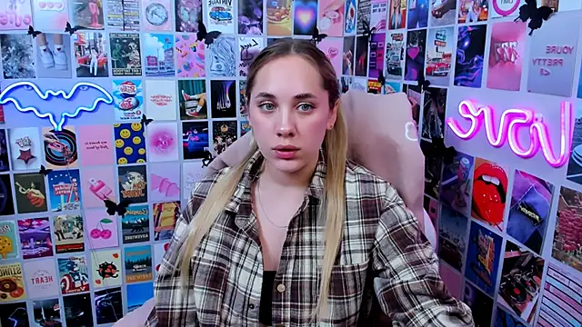 MiaMilas online show from October 7, 2025, 5:14 pm