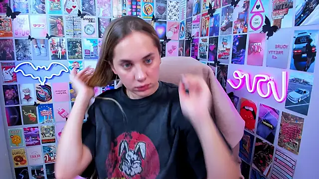 MiaMilas online show from October 7, 2025, 4:13 am