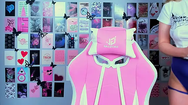 MiaMilas online show from March 20, 2025, 5:02 am