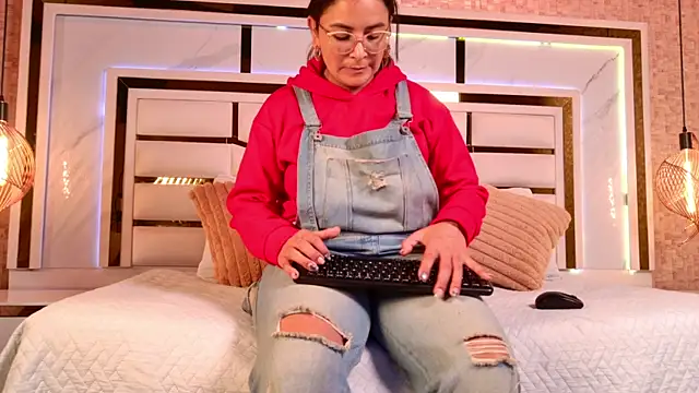 sophie 1 online show from October 14, 2025, 3:29 am