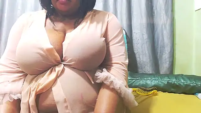 Snapshot of NaughtyNicoleXX2 chatting on May 25, 2026, 6:06 pm NaughtyNicoleXX2 online show from May 25, 2026, 6:06 pm