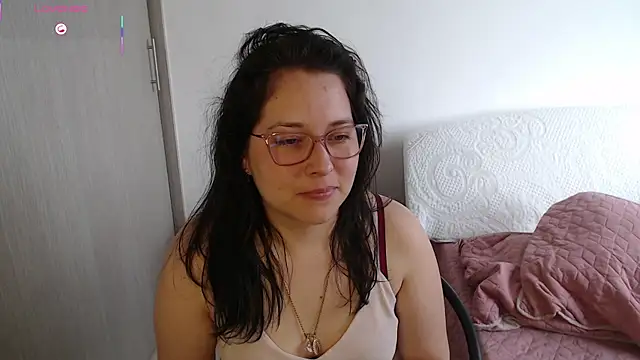 May Carlier online show from March 31, 2026, 8:44 pm