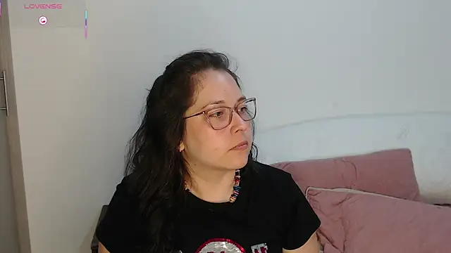 May Carlier online show from April 10, 2026, 1:12 am