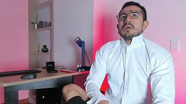 pablo-rincon95 online show from February 12, 2025, 10:56 am