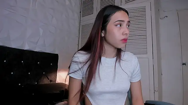 Snapshot of Emma_dl2 chatting on March 3, 2025, 8:11 pm Emma dl2 online show from March 3, 2025, 8:11 pm