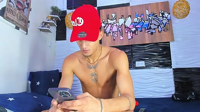 Snapshot of Friendsofeverything_ chatting on February 1, 2026, 1:53 pm Friendsofeverything online show from February 1, 2026, 1:53 pm