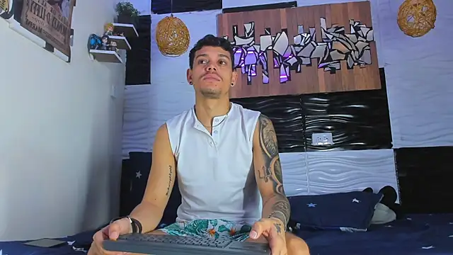 Snapshot of Friendsofeverything_ chatting on December 5, 2025, 1:43 pm Friendsofeverything online show from December 5, 2025, 1:43 pm