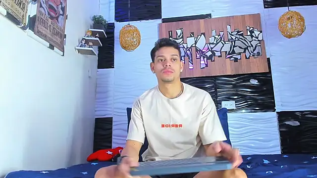 Snapshot of Friendsofeverything_ chatting on December 20, 2025, 1:14 pm Friendsofeverything online show from December 20, 2025, 1:14 pm