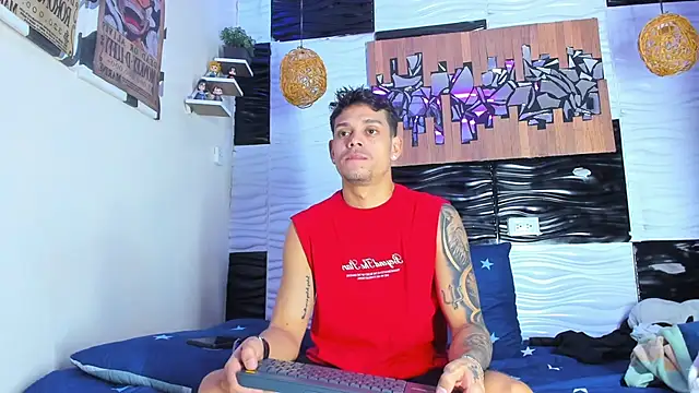 Snapshot of Friendsofeverything_ chatting on December 18, 2025, 10:57 pm Friendsofeverything online show from December 18, 2025, 10:57 pm