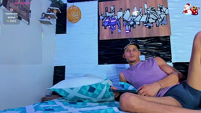 Snapshot of Friendsofeverything_ chatting on November 13, 2025, 12:58 am Friendsofeverything online show from November 13, 2025, 12:58 am