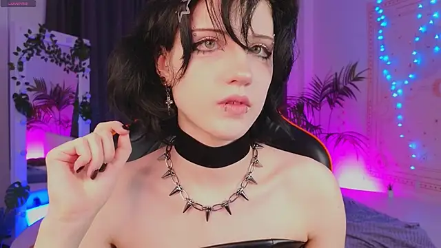 Snapshot of dark_vamp_ chatting on January 31, 2025, 9:16 pm dark vamp online show from January 31, 2025, 9:16 pm