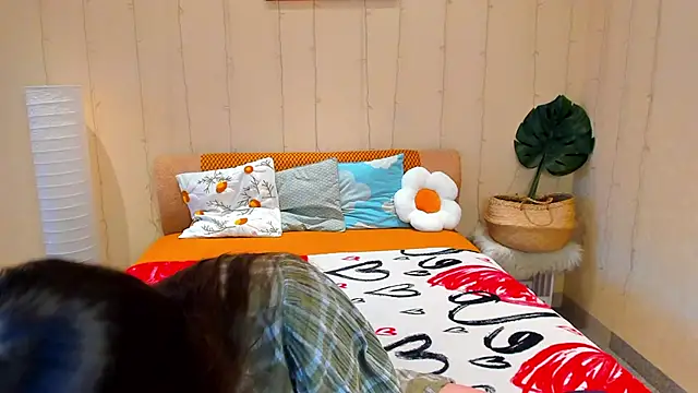 Mira Karter online show from April 5, 2026, 3:24 am