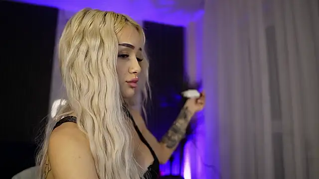 Snapshot of blondie_muller chatting on February 4, 2026, 8:48 pm blondie muller online show from February 4, 2026, 8:48 pm