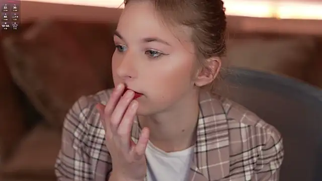 Snapshot of Inessa_Song chatting on February 25, 2025, 11:21 am Inessa Song online show from February 25, 2025, 11:21 am