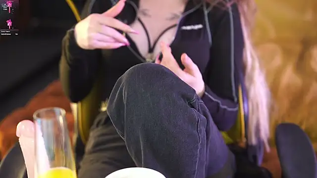 Snapshot of Inessa_Song chatting on March 21, 2025, 6:07 pm Inessa Song online show from March 21, 2025, 6:07 pm