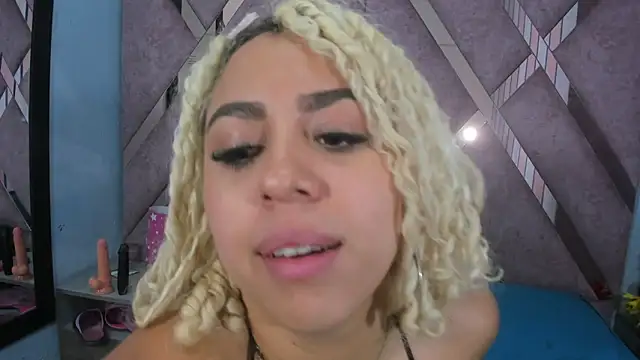 Lucy White   online show from November 1, 2025, 8:36 pm