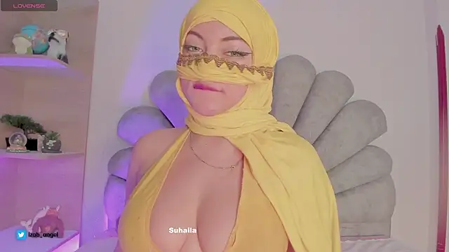 Snapshot of Amaltea chatting on January 19, 2025, 7:47 pm Amaltea online show from January 19, 2025, 7:47 pm