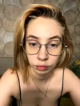 Snapshot of Kitty_Katrine chatting on October 31, 2025, 3:14 am Kitty Katrine online show from October 31, 2025, 3:14 am