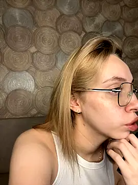 Snapshot of Kitty_Katrine chatting on December 18, 2025, 2:27 am Kitty Katrine online show from December 18, 2025, 2:27 am