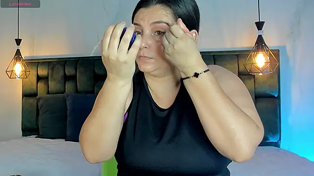 angelswets online show from October 18, 2025, 2:52 pm