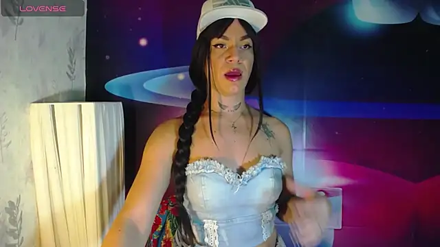 KamilaParrisx online show from December 3, 2025, 3:18 am