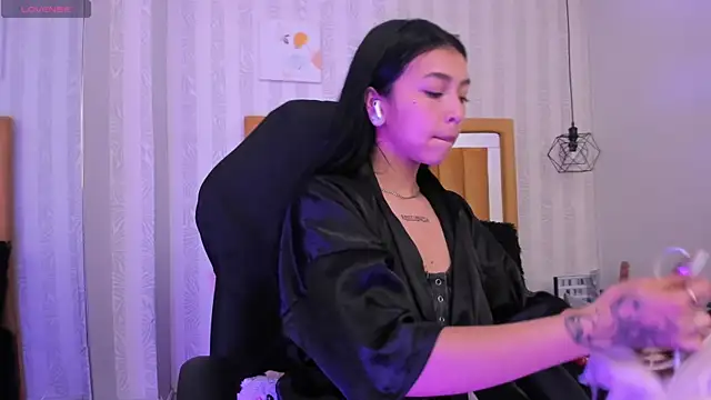 Snapshot of pettit_courtny chatting on October 10, 2025, 9:04 pm pettit courtny online show from October 10, 2025, 9:04 pm