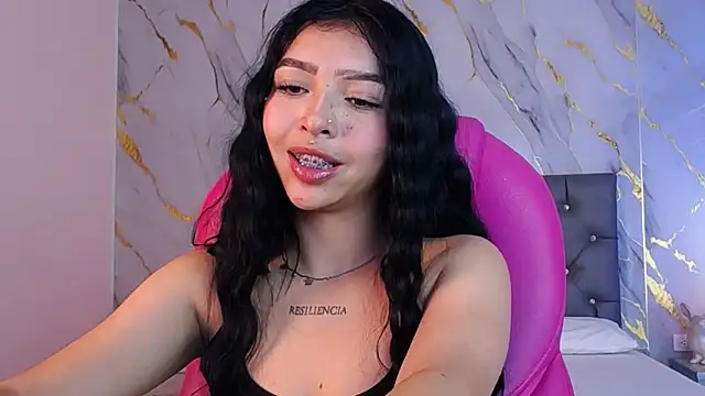 Snapshot of pettit_courtny chatting on February 28, 2025, 8:07 pm pettit courtny online show from February 28, 2025, 8:07 pm