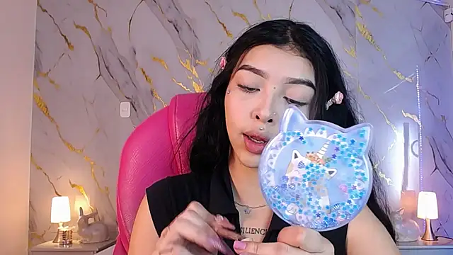 Snapshot of pettit_courtny chatting on March 10, 2025, 7:40 pm pettit courtny online show from March 10, 2025, 7:40 pm