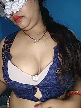 Snapshot of couple_indian_123 chatting on June 4, 2026, 5:28 pm couple indian 123 online show from June 4, 2026, 5:28 pm