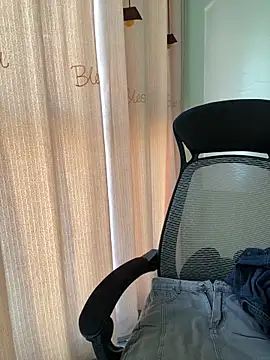 Snapshot of Liliya-77 chatting on February 4, 2026, 5:24 am Liliya-77 online show from February 4, 2026, 5:24 am