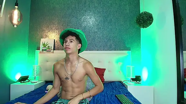 Snapshot of Erick_Zhimerman chatting on March 18, 2025, 6:39 am Erick Zhimerman online show from March 18, 2025, 6:39 am