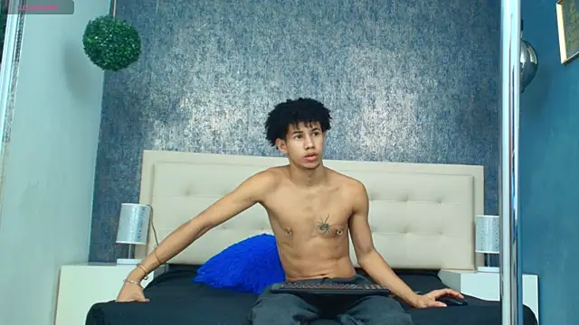 Snapshot of Erick_Zhimerman chatting on October 18, 2025, 3:30 am Erick Zhimerman online show from October 18, 2025, 3:30 am