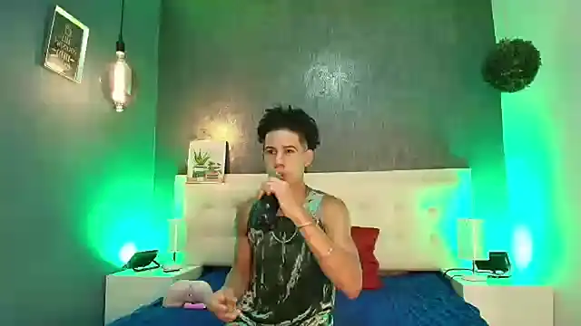 Snapshot of Erick_Zhimerman chatting on March 18, 2025, 3:34 am Erick Zhimerman online show from March 18, 2025, 3:34 am