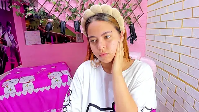 Snapshot of marcellaa303av chatting on December 5, 2025, 12:54 am marcellaa303av online show from December 5, 2025, 12:54 am