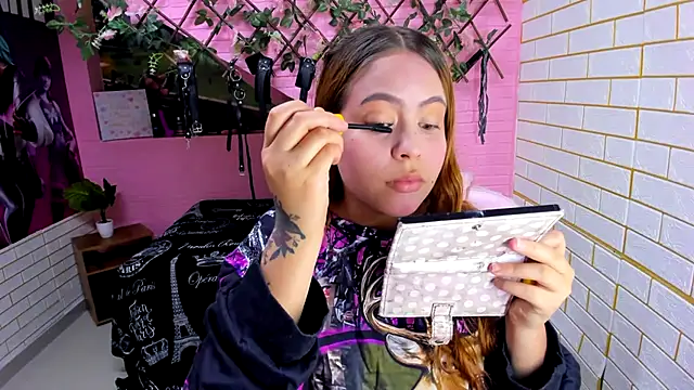 Snapshot of marcellaa303av chatting on December 17, 2025, 3:33 am marcellaa303av online show from December 17, 2025, 3:33 am