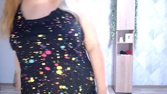 Snapshot of Melina_Hot9 chatting on December 21, 2025, 5:42 am Melina Hot9 online show from December 21, 2025, 5:42 am