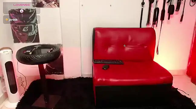 Snapshot of MadissomCute chatting on December 13, 2024, 7:25 am MadissomCute online show from December 13, 2024, 7:25 am