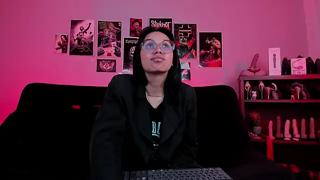 lilith-deveraux online show from October 30, 2025, 4:04 pm