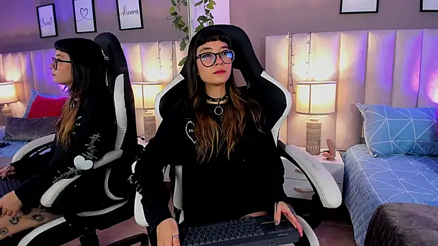 dayanne07 online show from November 18, 2025, 10:13 pm