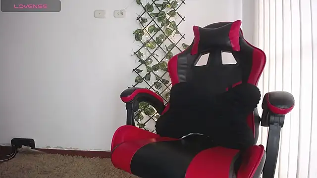 darkviper26 online show from April 17, 2026, 7:38 pm