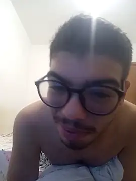 Snapshot of Edwardsky000 chatting on December 4, 2024, 12:57 am Edwardsky000 online show from December 4, 2024, 12:57 am