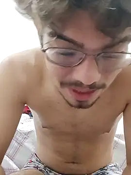 Snapshot of Edwardsky000 chatting on February 24, 2026, 10:10 pm Edwardsky000 online show from February 24, 2026, 10:10 pm