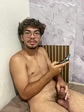 Snapshot of Edwardsky000 chatting on February 17, 2026, 9:23 pm Edwardsky000 online show from February 17, 2026, 9:23 pm