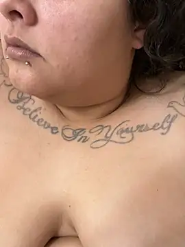 Snapshot of DatBishYouMiss chatting on January 24, 2025, 6:14 am DatBishYouMiss online show from January 24, 2025, 6:14 am