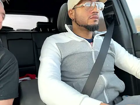 Snapshot of KySir1990 chatting on December 5, 2025, 2:04 pm KySir1990 online show from December 5, 2025, 2:04 pm