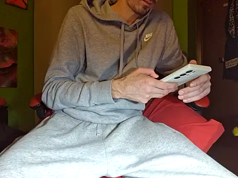 MASTERBULLY online show from November 18, 2025, 4:54 pm